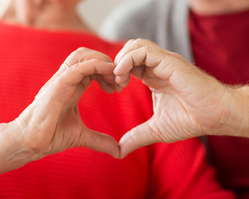 Heart_shape_made_with_hands